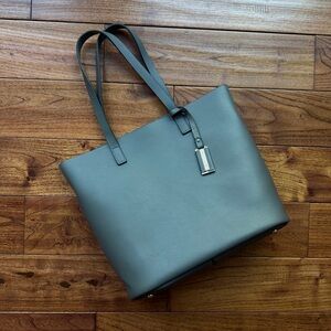 Elegant Gray Tote Bag – Medium Everyday Handbag / Work & Travel Shoulder Bag
